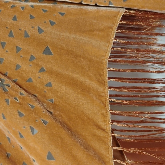 Camel Poncho with gorgeous tassels velvet feel - Picture 9 of 15